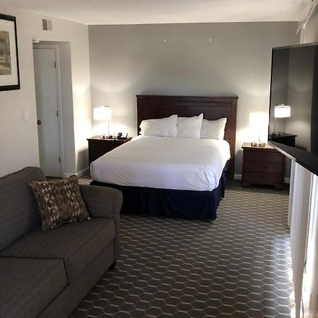 Sterling Hotel And Suites Clive ภายนอก รูปภาพ