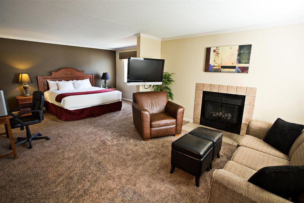 Sterling Hotel And Suites Clive ภายนอก รูปภาพ