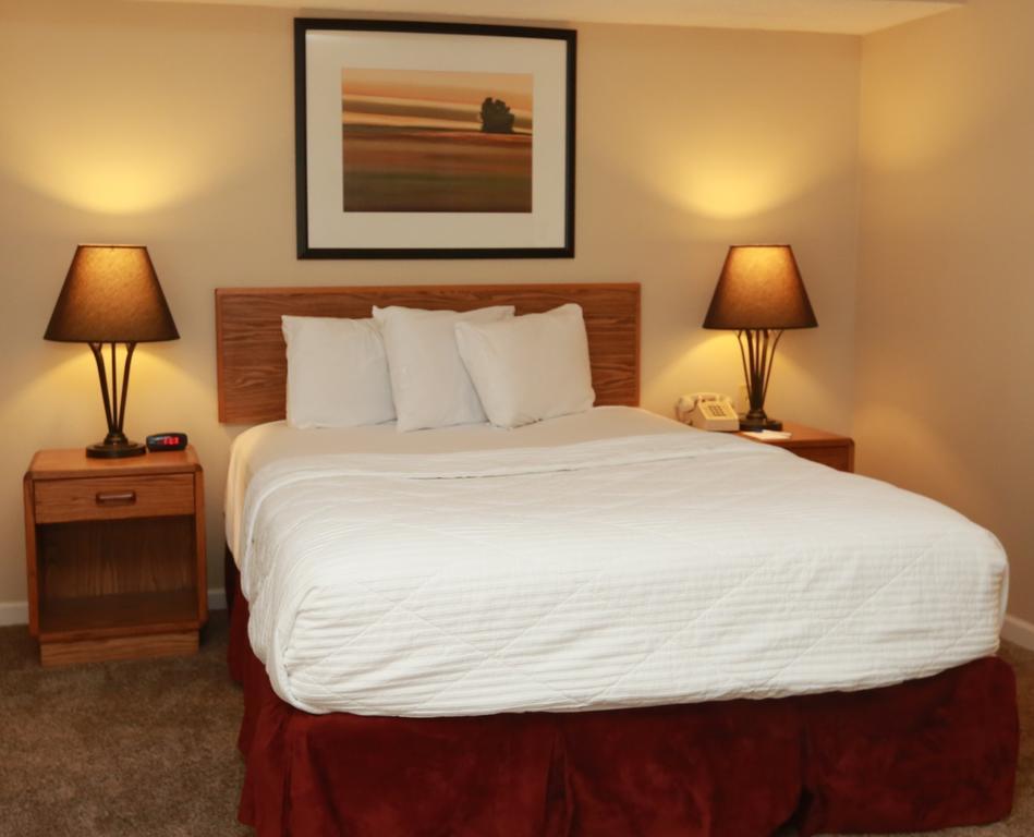 Sterling Hotel And Suites Clive ภายนอก รูปภาพ