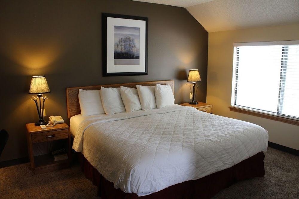 Sterling Hotel And Suites Clive ภายนอก รูปภาพ
