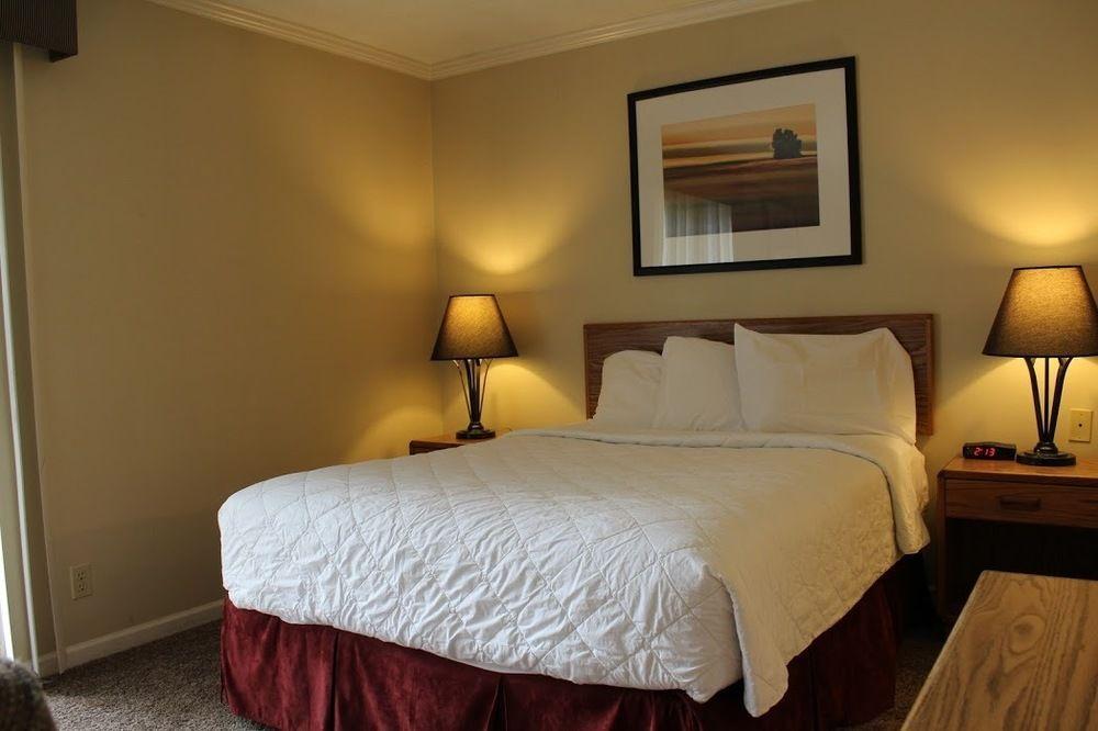 Sterling Hotel And Suites Clive ภายนอก รูปภาพ