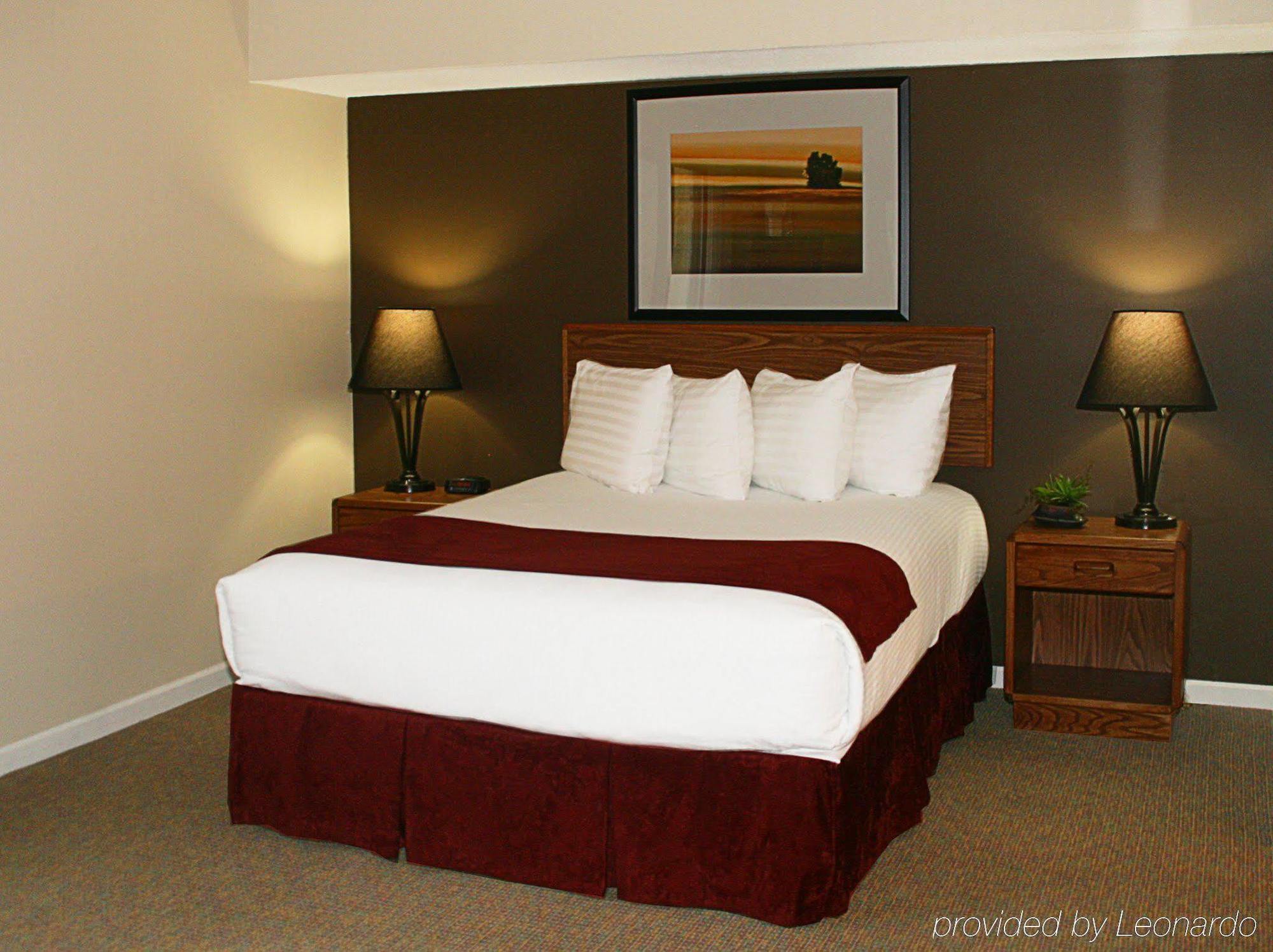 Sterling Hotel And Suites Clive ภายนอก รูปภาพ