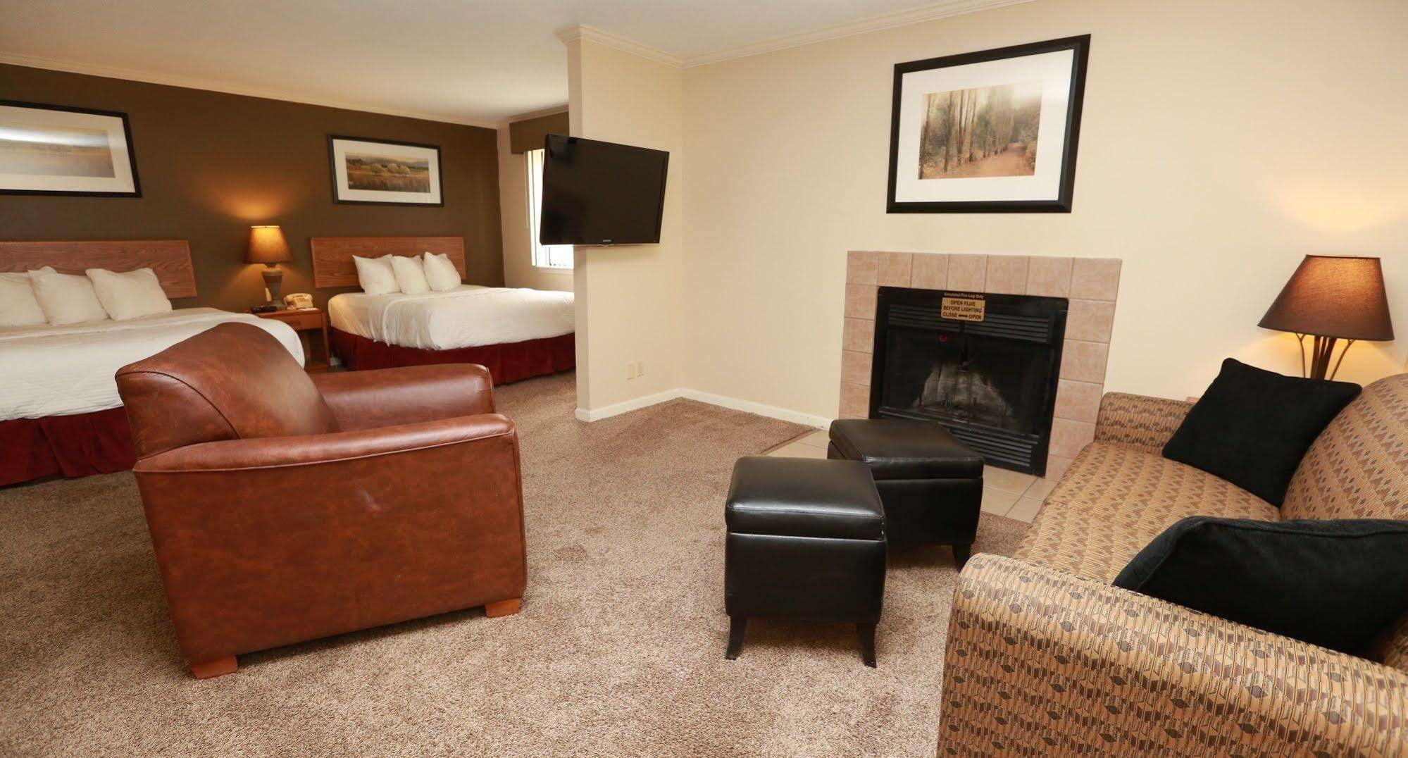 Sterling Hotel And Suites Clive ภายนอก รูปภาพ