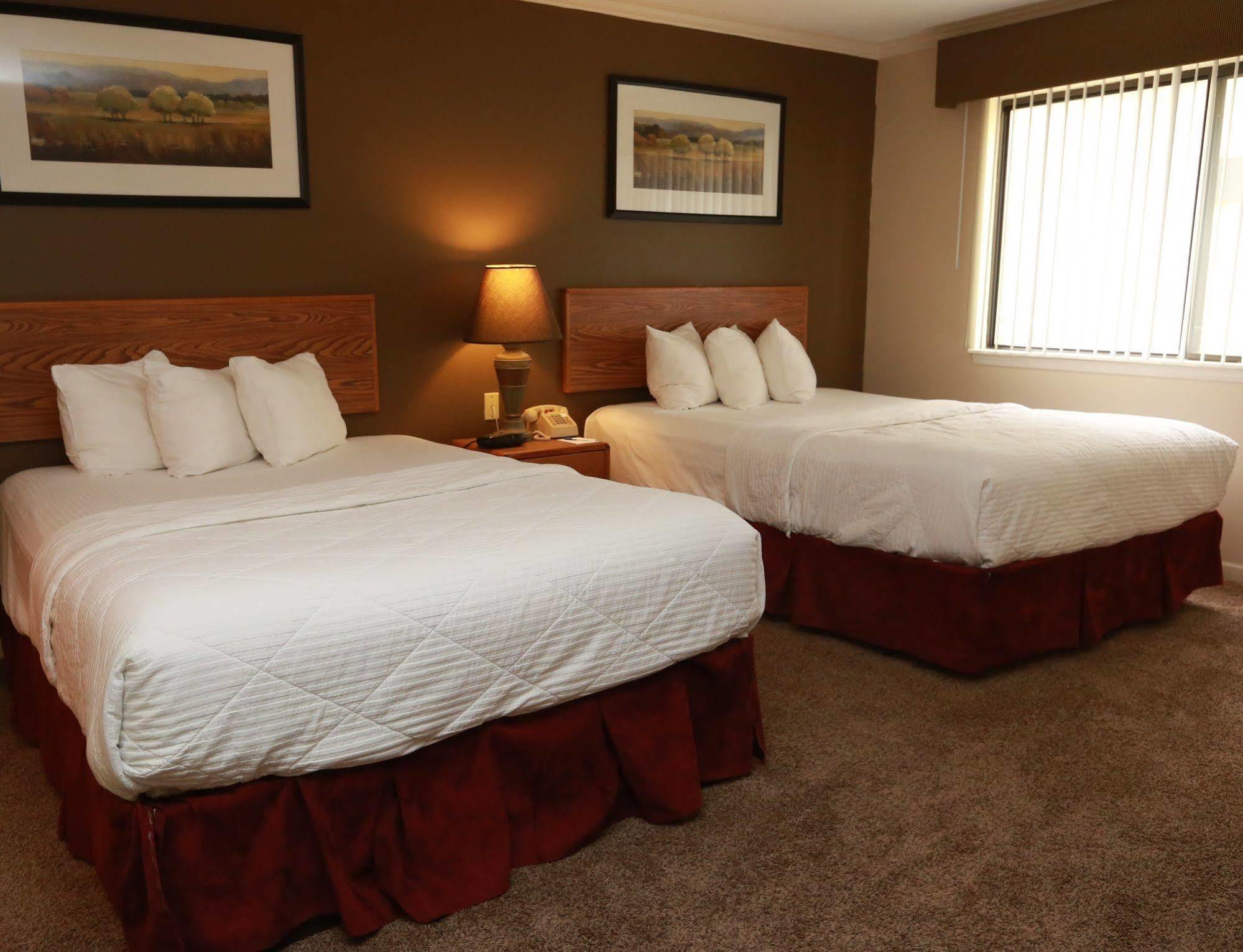 Sterling Hotel And Suites Clive ภายนอก รูปภาพ