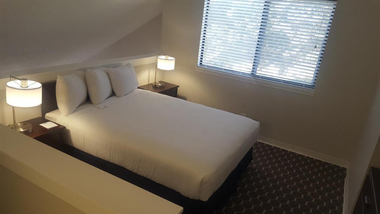 Sterling Hotel And Suites Clive ภายนอก รูปภาพ