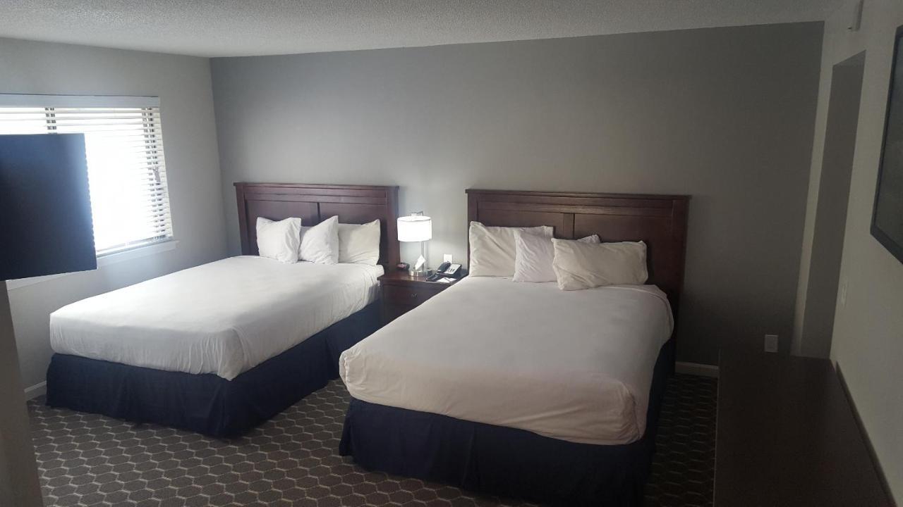Sterling Hotel And Suites Clive ภายนอก รูปภาพ