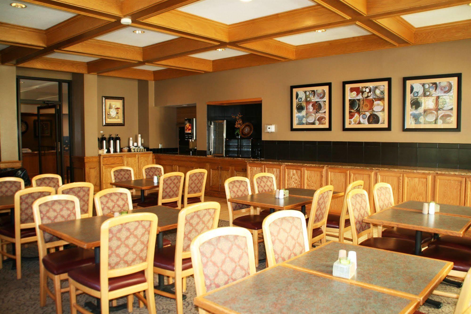 Sterling Hotel And Suites Clive ภายนอก รูปภาพ