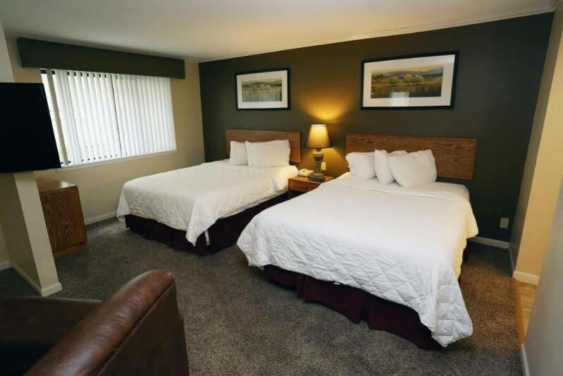 Sterling Hotel And Suites Clive ภายนอก รูปภาพ